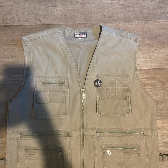 Brand New Green Utility Vest Size Large. - Picture 2 of 4